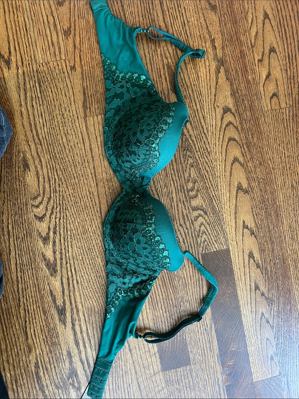 Victoria's Secret Emerald Green Lace Bra